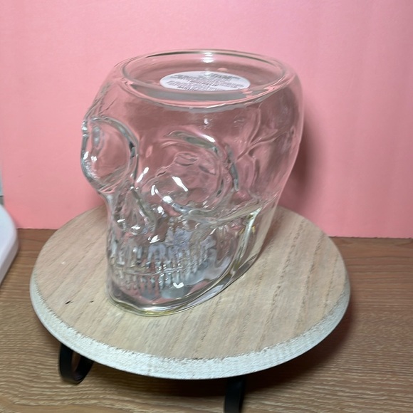 Bath & Body Works Clear Light Up Skull Halloween 3 Wick Candle Holder Decorative - Picture 1 of 5